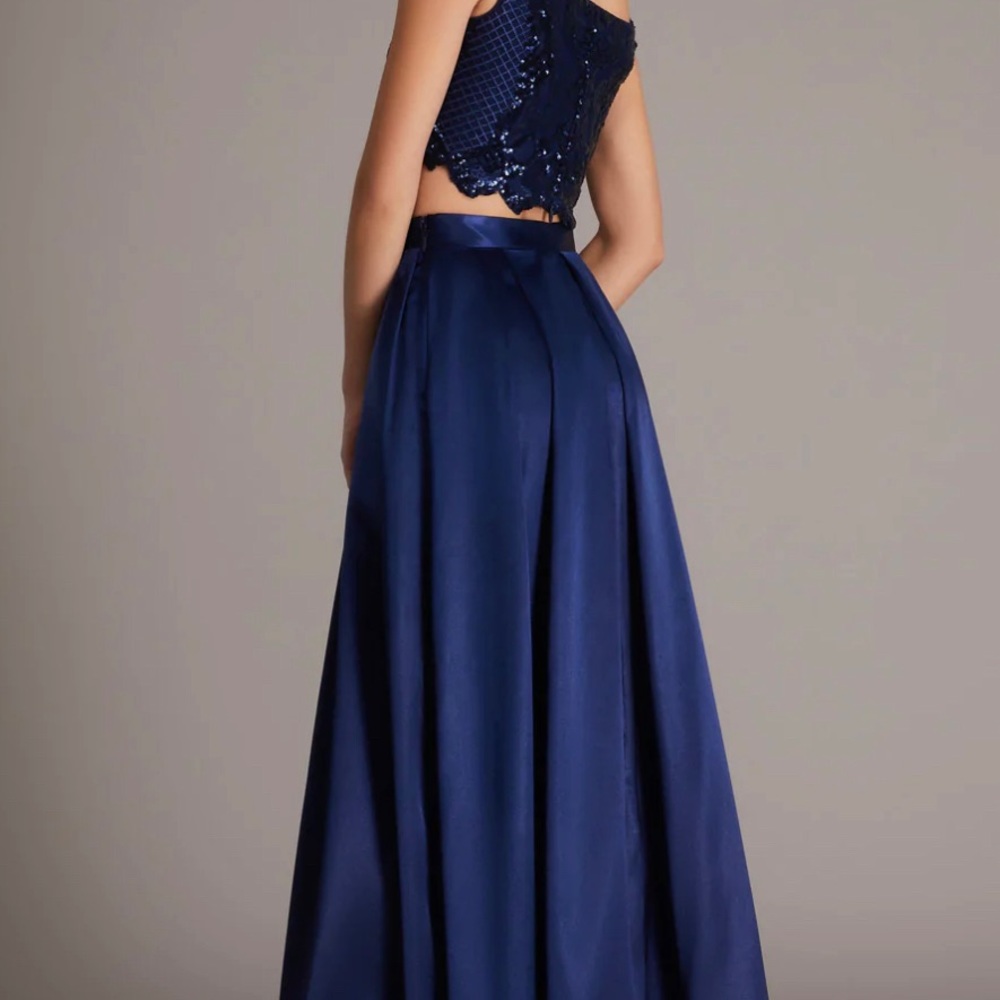 Suzy Shier - Formal 2-Piece Gown With Embellished Top And Satin Skirt